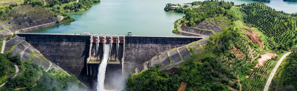 Đập thuỷ điện Đồng Nai 3 cận cảnh, nước xả qua đập